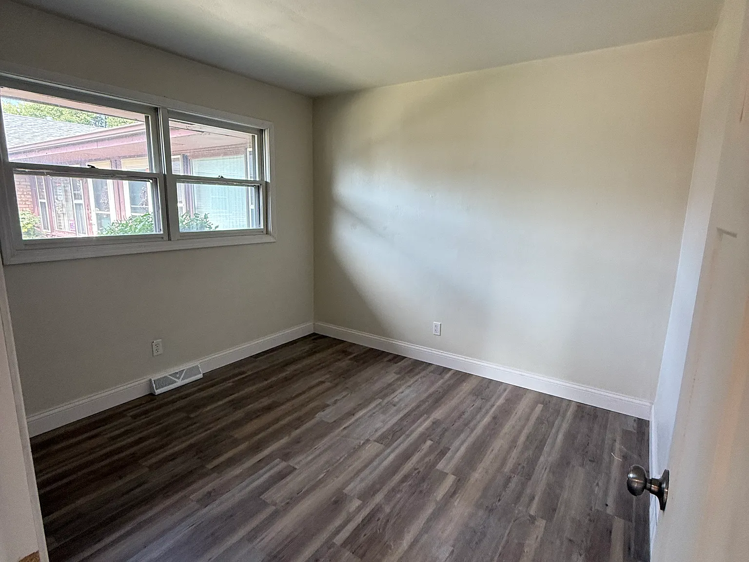 2 bed, 1100 sqft, $1,300 — Photo 4