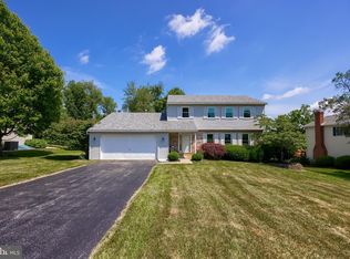 121 Sage Dr, Sinking Spring, PA 19608