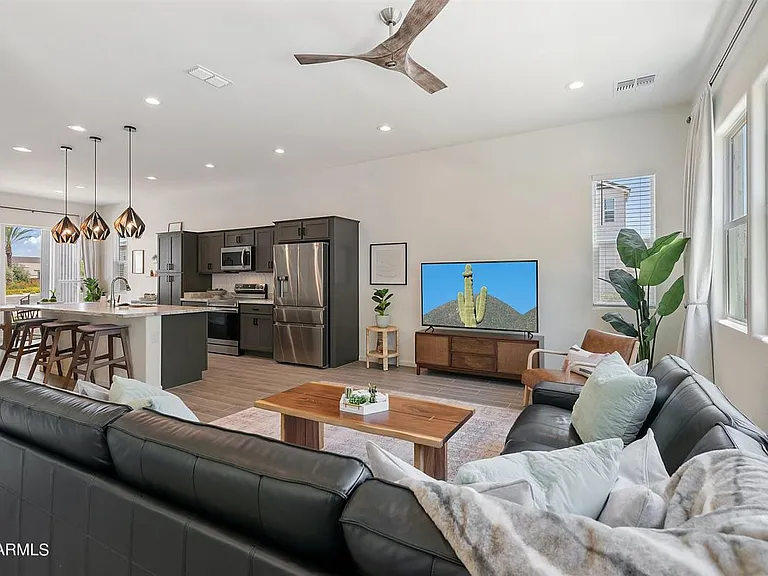 15704 W Polk St — Photo 6