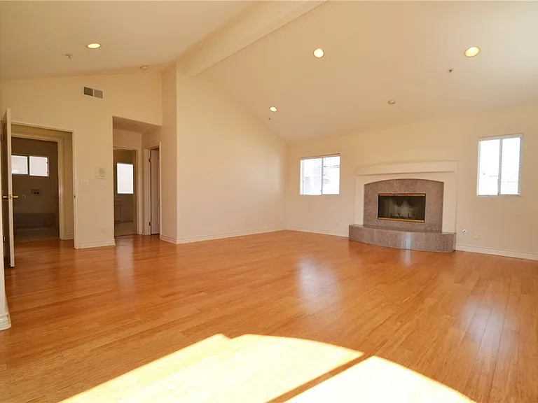 2203 Harriman #B — Photo 10