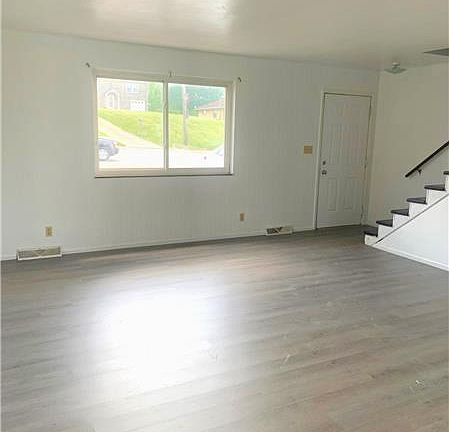 3rd image of 3239 Sunset Blvd APT 1