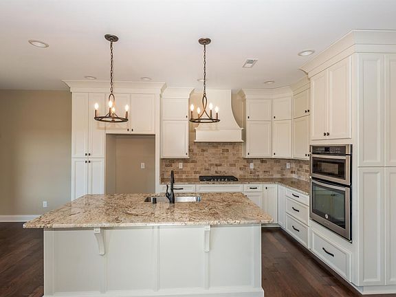 3rd image of 2441 Pascoli Pl