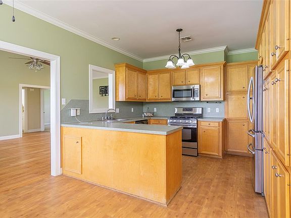 3rd image of 3157 Bellevue Rd