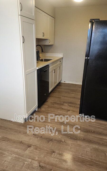 1st image of 633 Oak St APT 6