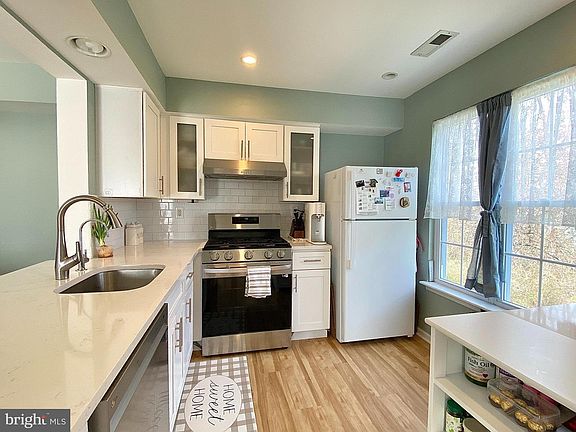 3rd image of 508 Trescott Pl