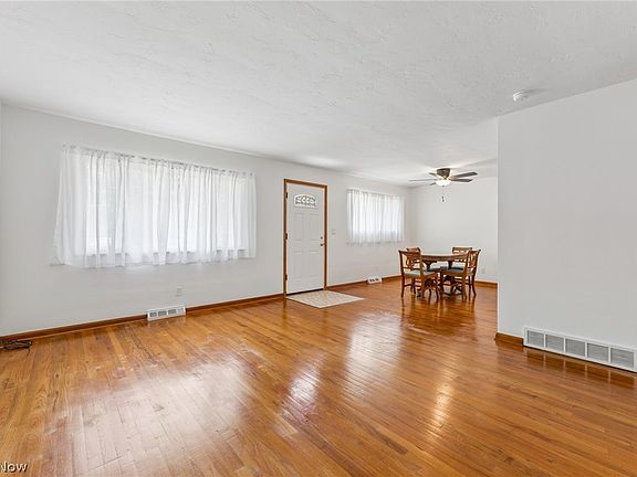 5th image of 223 Dorland Ave
