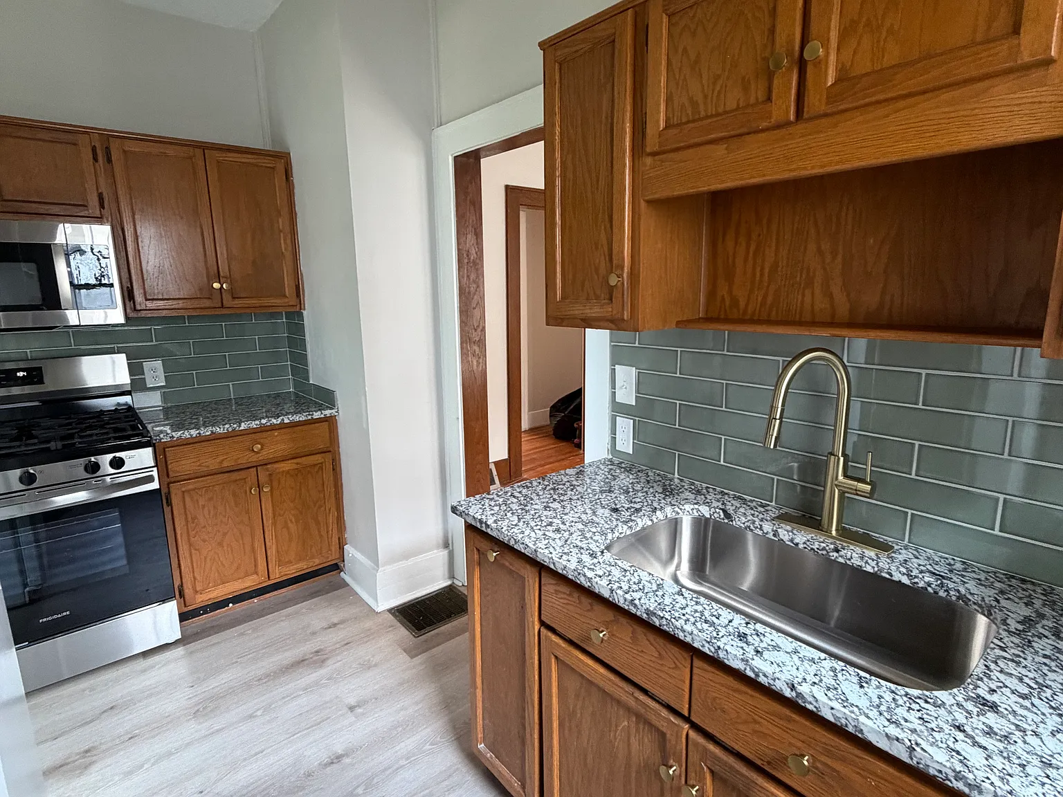 2 bed, 900 sqft, $1,375 — Photo 4