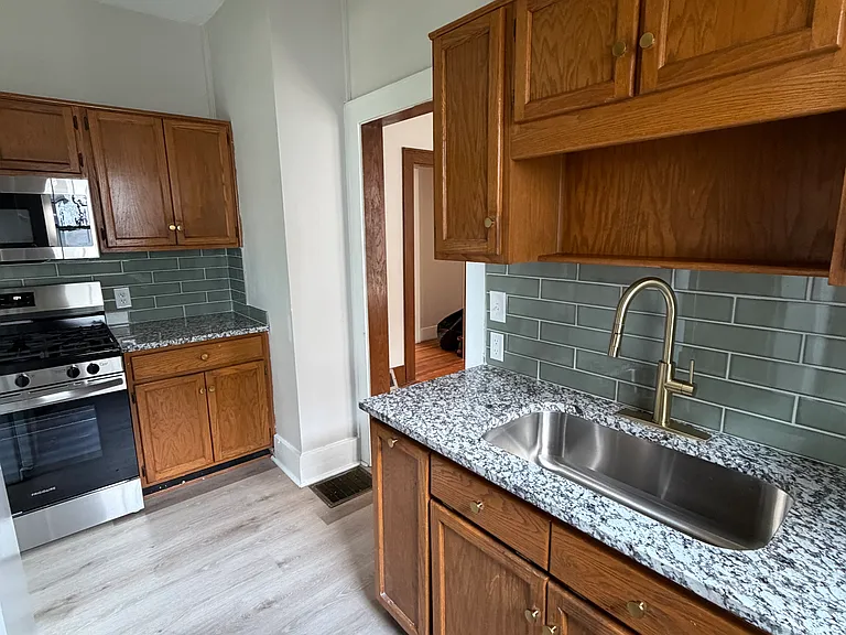 1325 Vance Ave — Photo 4