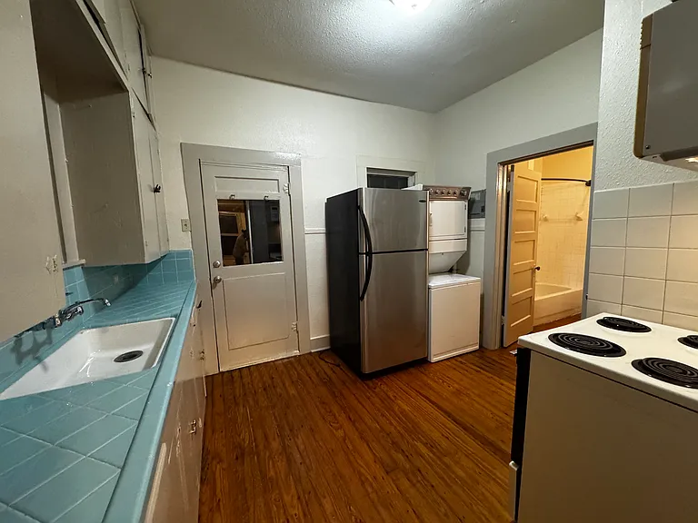 505 Wilmington Ave #B — Photo 7