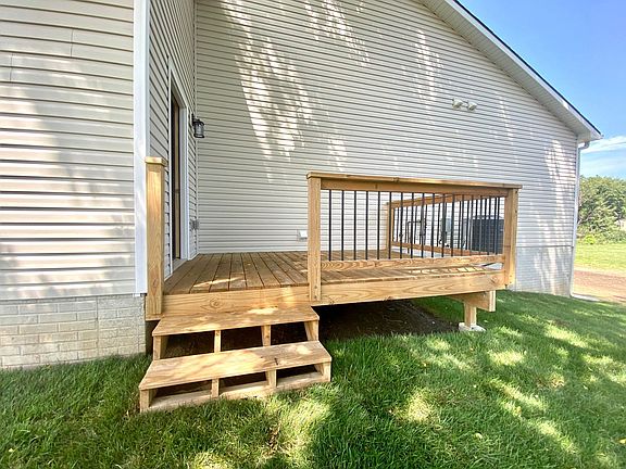 3rd image of 606 W Nance Ave #2