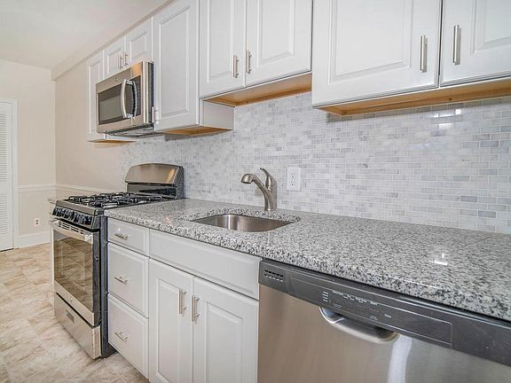 3rd image of 711 S Broom St #6