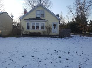 37 Creekside Dr, Amherst, NY 14228