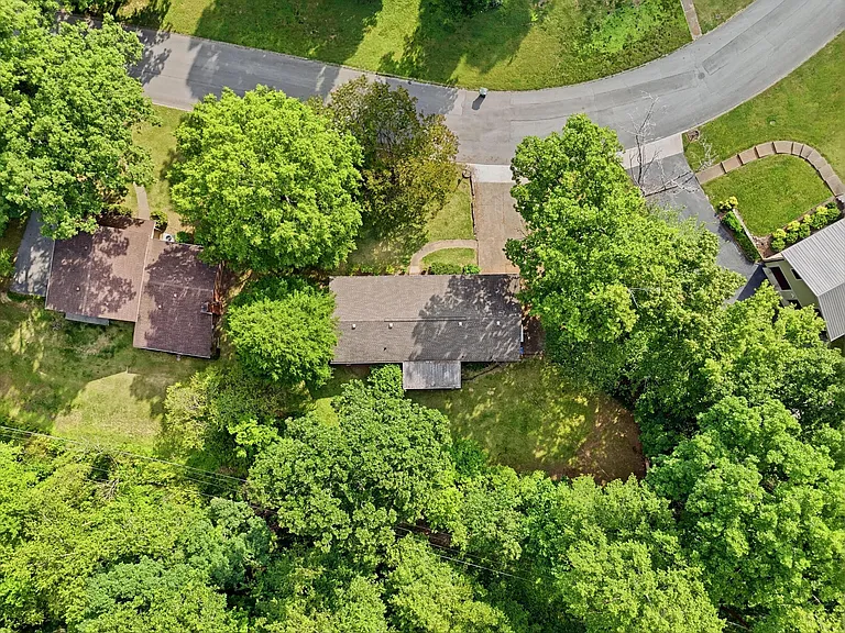 945 Brynwood Ter — Photo 31
