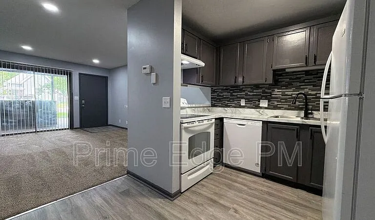 1121 N 28th St #4 — Photo 1