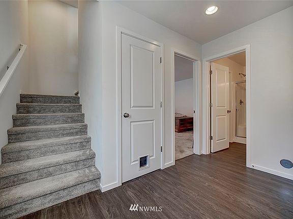 4th image of 801 NW Highgarden Dr #1