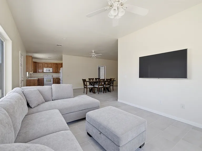 516 W Brown St — Photo 24