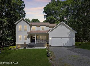 1208 Bear Dr, Bushkill, PA 18324