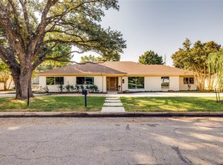 7017 Serrano Dr, Fort Worth, TX 76126