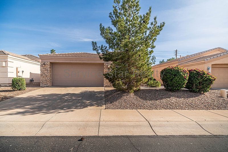 1st image of 3925 E Carter Dr