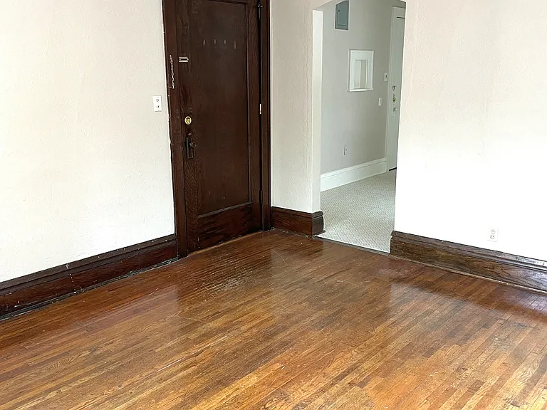 1576 Portland Apartments — Photo 11