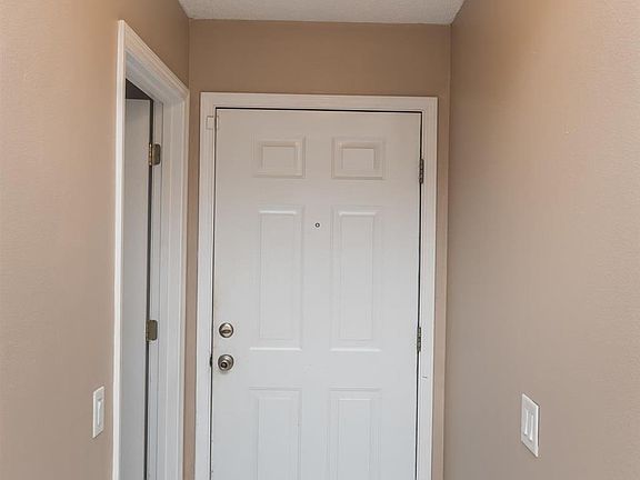 3rd image of 2443 Trailwood Dr