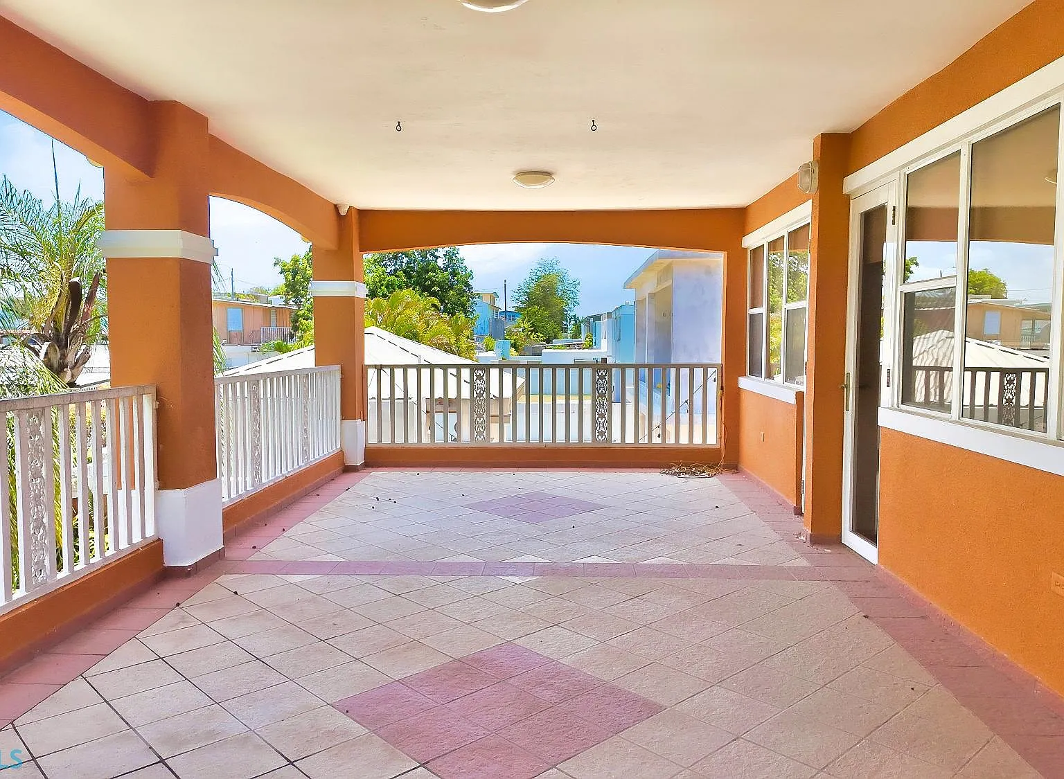 4 bed, 2.5 bath, 1950 sqft, $2,800 — Photo 4