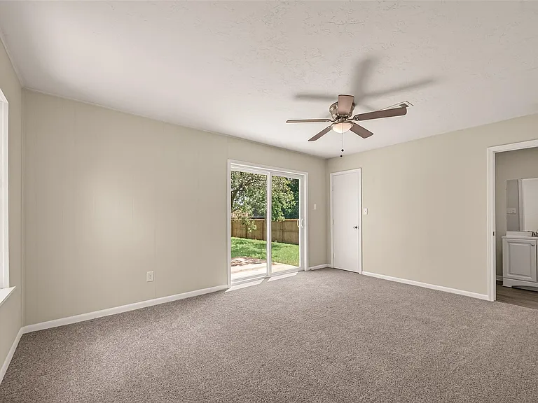 2303 N Cleveland St — Photo 26