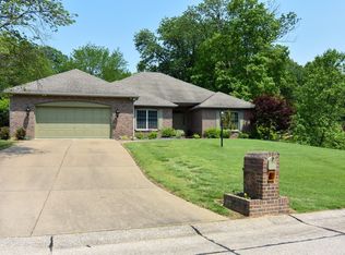 1300 Hunters Ridge Ct, Evansville, IN 47725