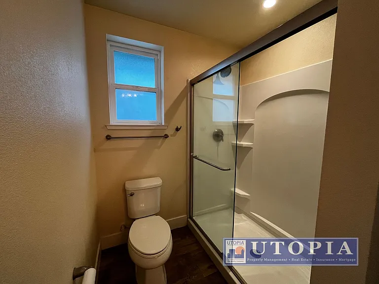 Spacious and Modern 3-bedroom, 3.5 bathroom in Seabright just minutes away from the Beach Boardwa... — Photo 13