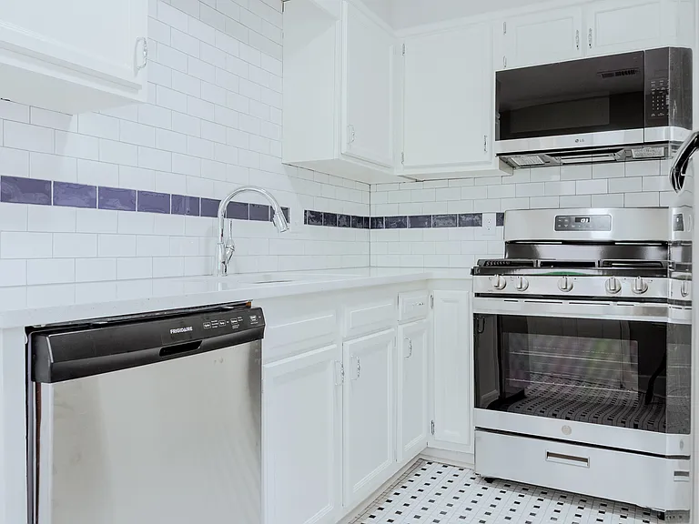 2209 Main St #1 — Photo 7
