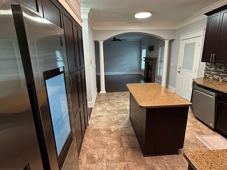 5428 Roxbury Dr — Photo 5