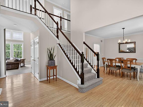 4th image of 4 Quiet Brook Ct