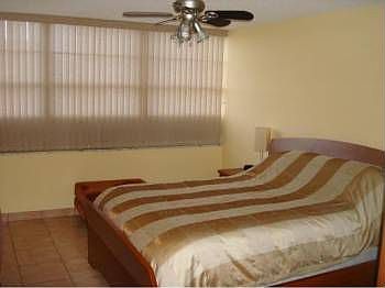 3rd image of 18011 Biscayne Blvd APT 302