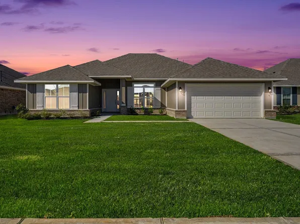 5 Keystone Ct, Angleton, TX 77515