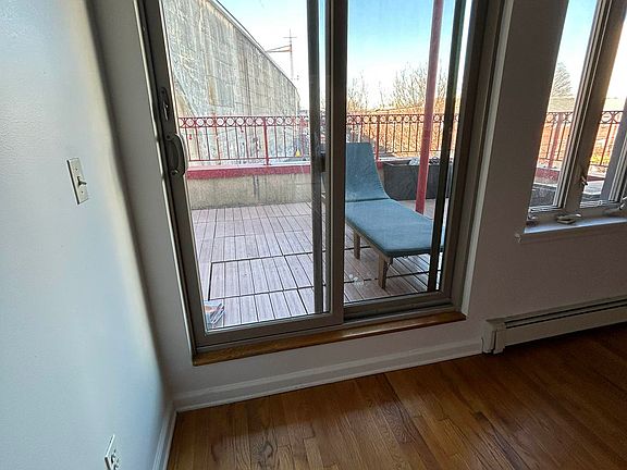 5th image of 2271 33rd St