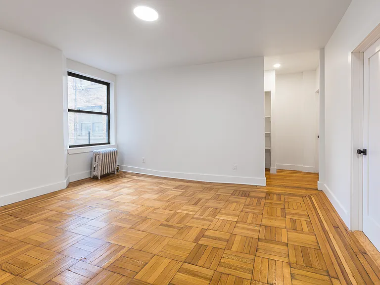 624 W 176th St #38 — Photo 7
