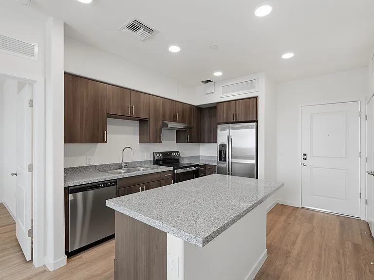 La Victoria Commons — Photo 29