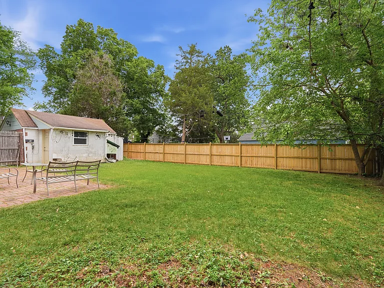 855 N Frederick St — Photo 24