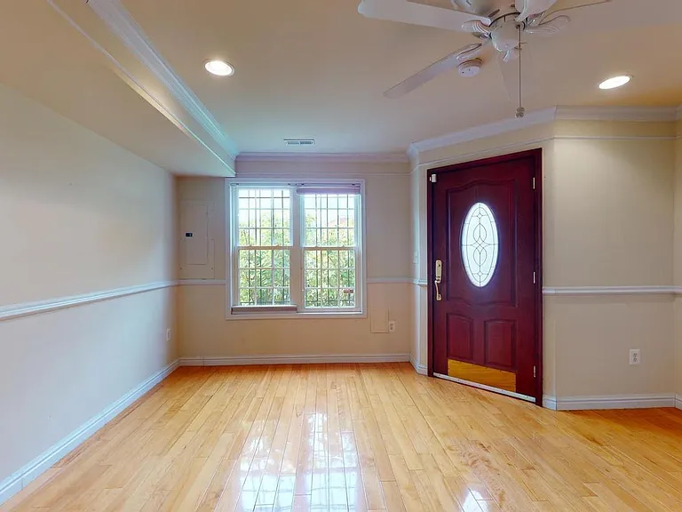 615 16th St NE — Photo 3