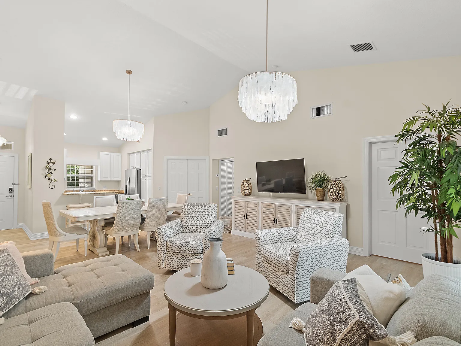 4360 Doubles Alley Dr — Photo 3