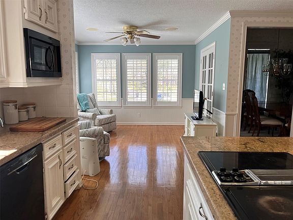 5th image of 4 Hartwick Ct