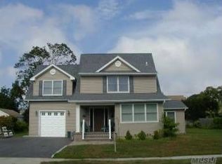 23 Division Ave, Blue Point, NY 11715