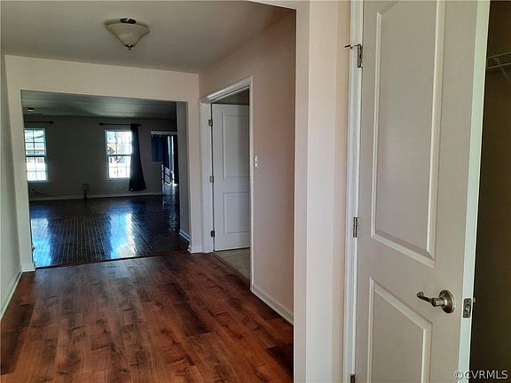 3rd image of 8718 Branchs Woods Ln