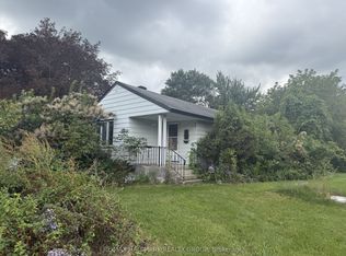 16 Donegal Rd, Ottawa, ON K2S 1P7