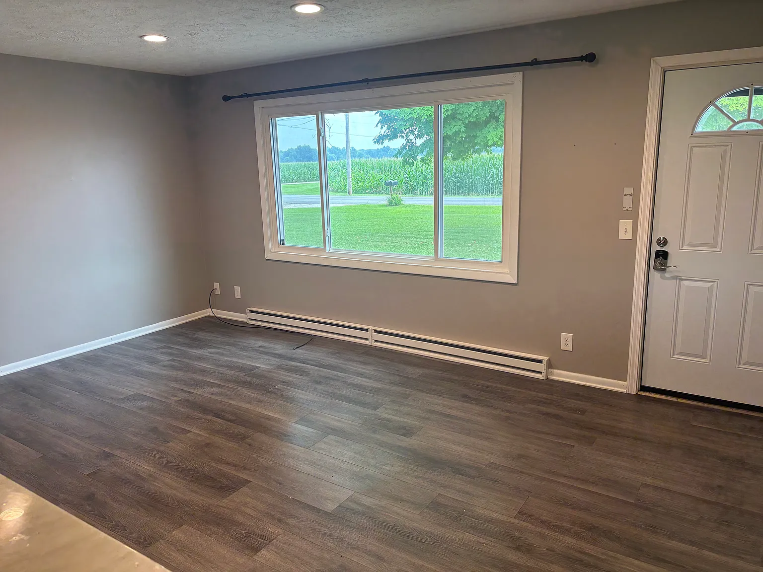 2 bed, 950 sqft, $1,200 — Photo 4