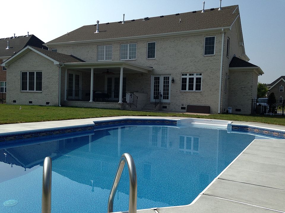 2nd image of 2864 Camarillo Ln