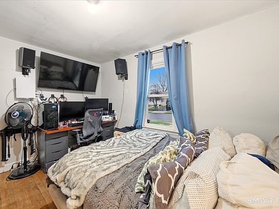 4th image of 646 Merritt Street