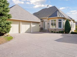 160 Stonebridge Rd, Mendota Heights, MN 55118