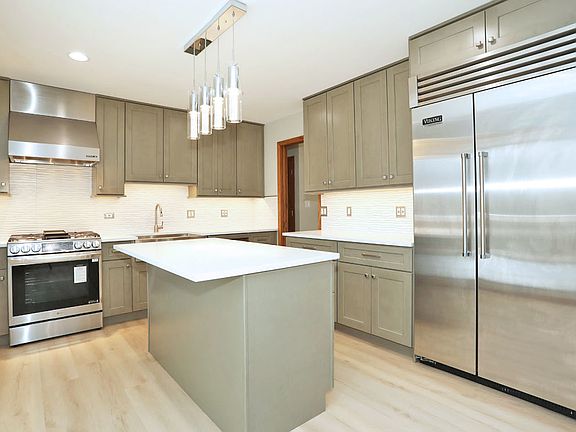3rd image of 3805 Lexington Dr