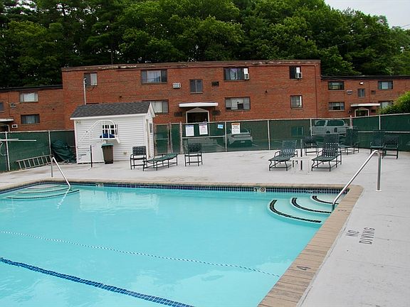 4th image of 75 Nicholas Rd APT G